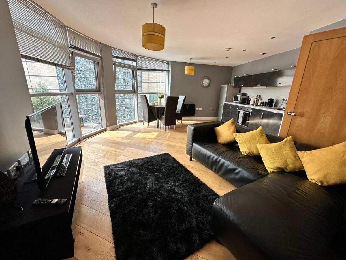Fantastic And Modern City Centre Flat With Free Parking! Cardiff Exterior foto